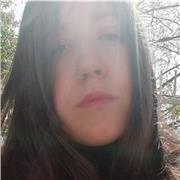 Profesora de Artes visuales y diseñadora de moda.